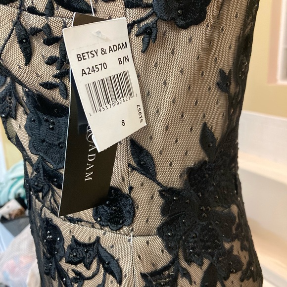 Betsy & Adam Long V-Neck Embroidered Gown. NWT. Size 8. - Picture 9 of 14